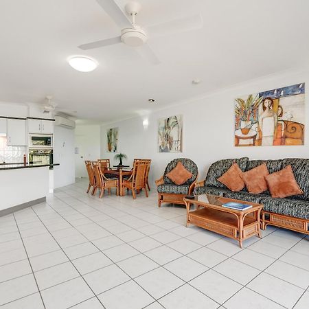 Beachfront Apartments On Trinity Beach Exterior foto
