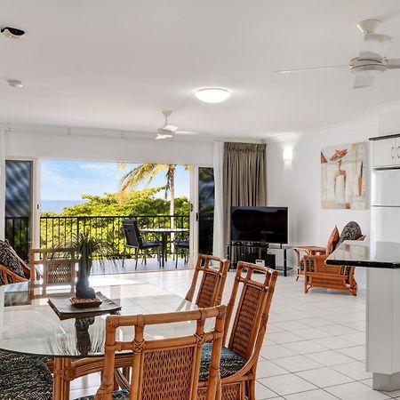 Beachfront Apartments On Trinity Beach Exterior foto