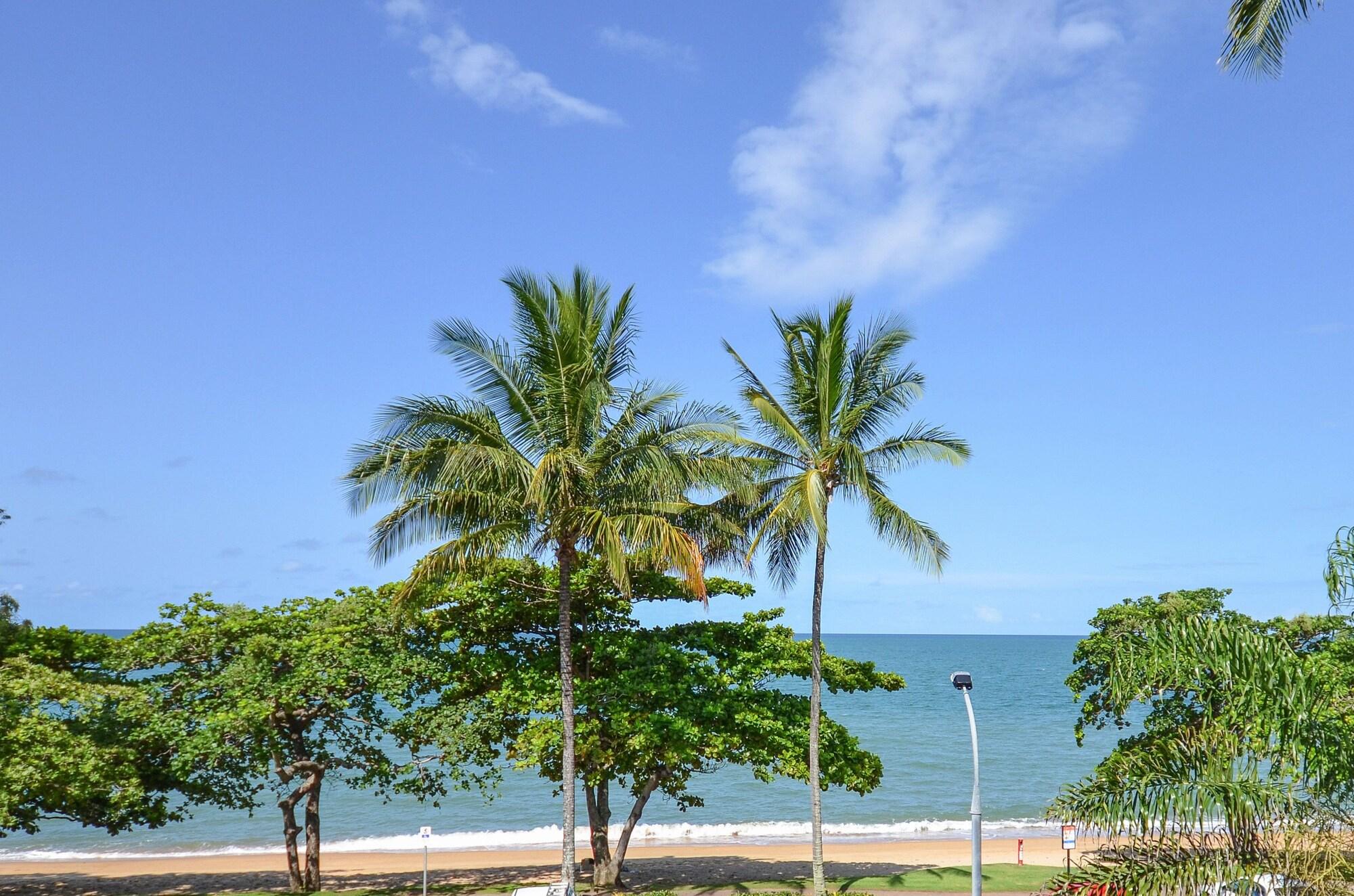 Beachfront Apartments On Trinity Beach Exterior foto