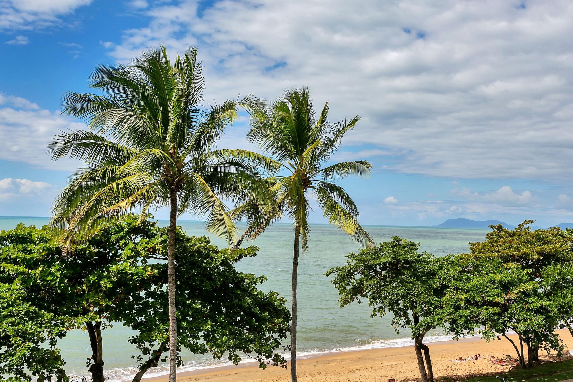 Beachfront Apartments On Trinity Beach Exterior foto