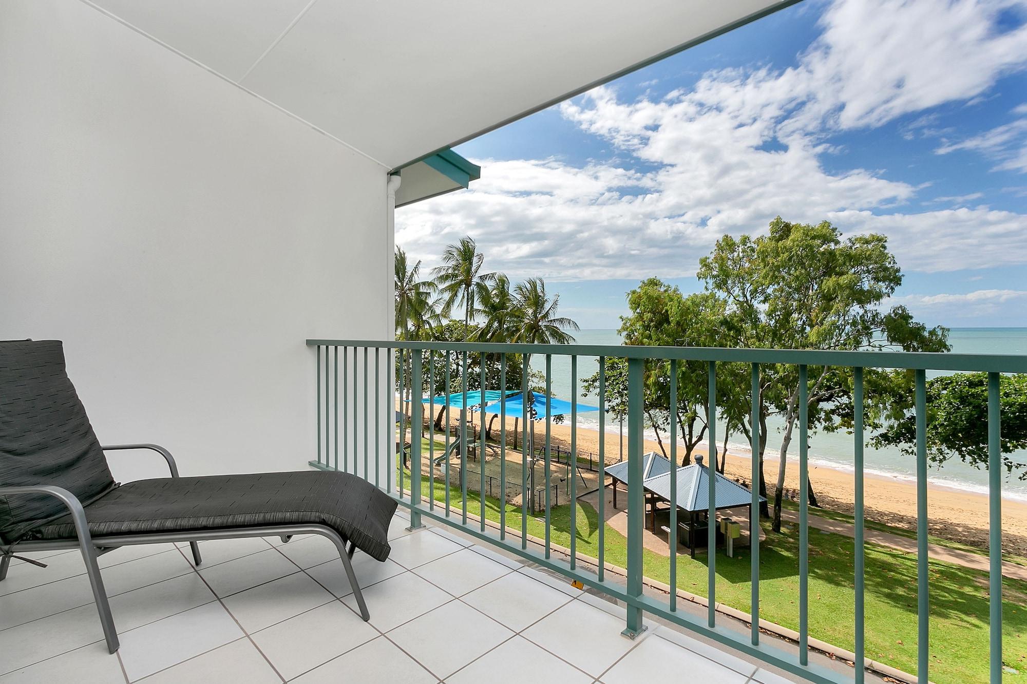 Beachfront Apartments On Trinity Beach Exterior foto