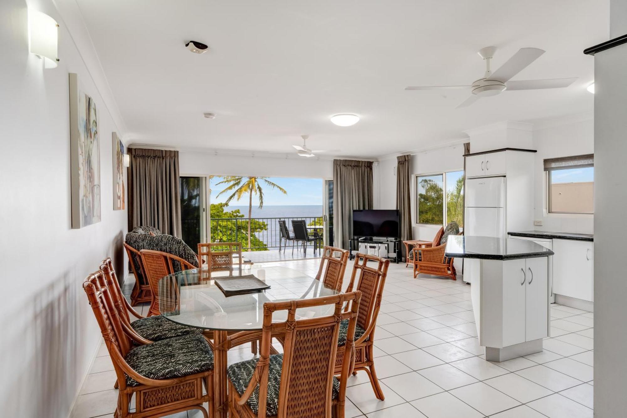 Beachfront Apartments On Trinity Beach Exterior foto