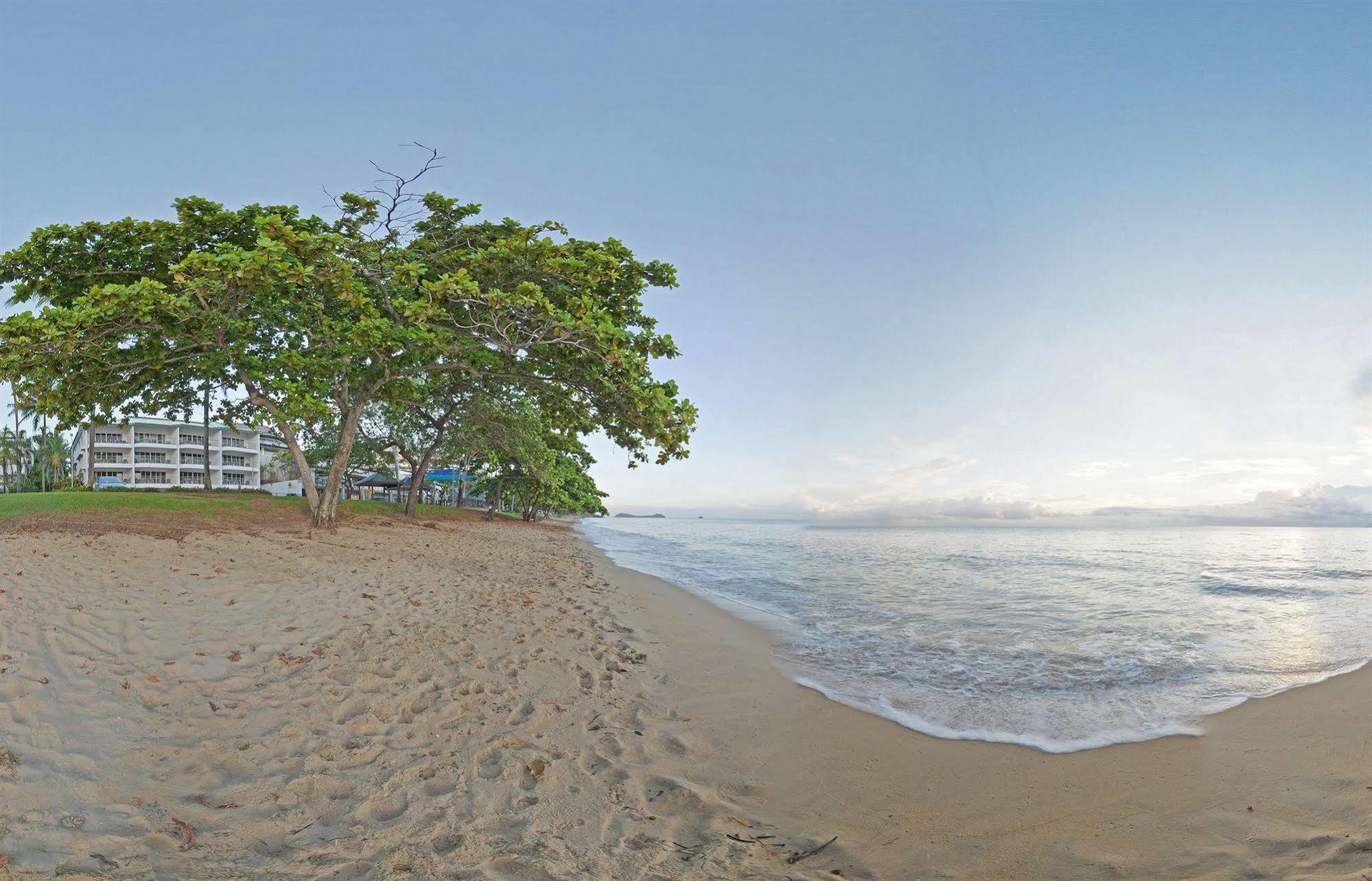 Beachfront Apartments On Trinity Beach Exterior foto