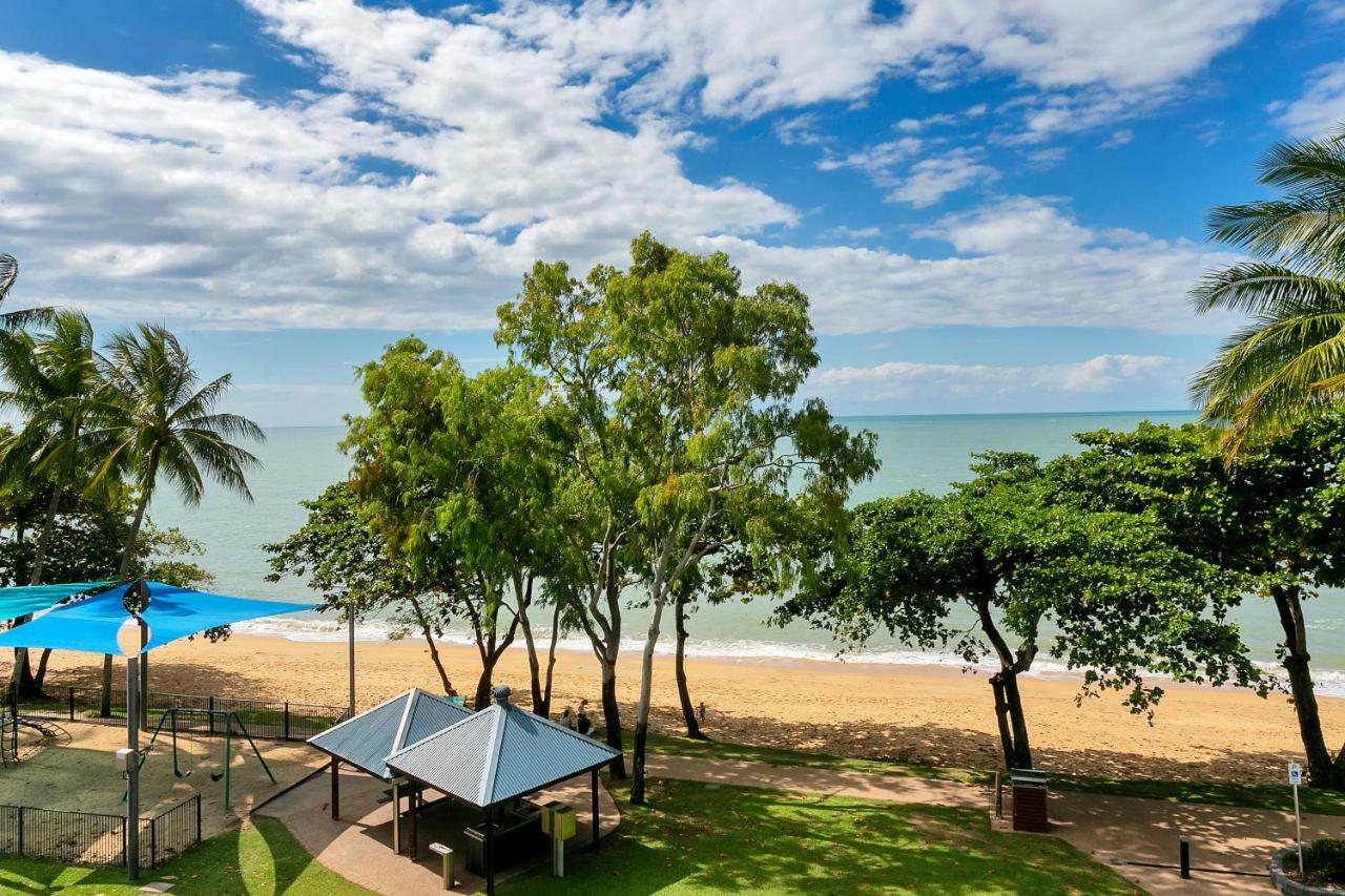 Beachfront Apartments On Trinity Beach Exterior foto